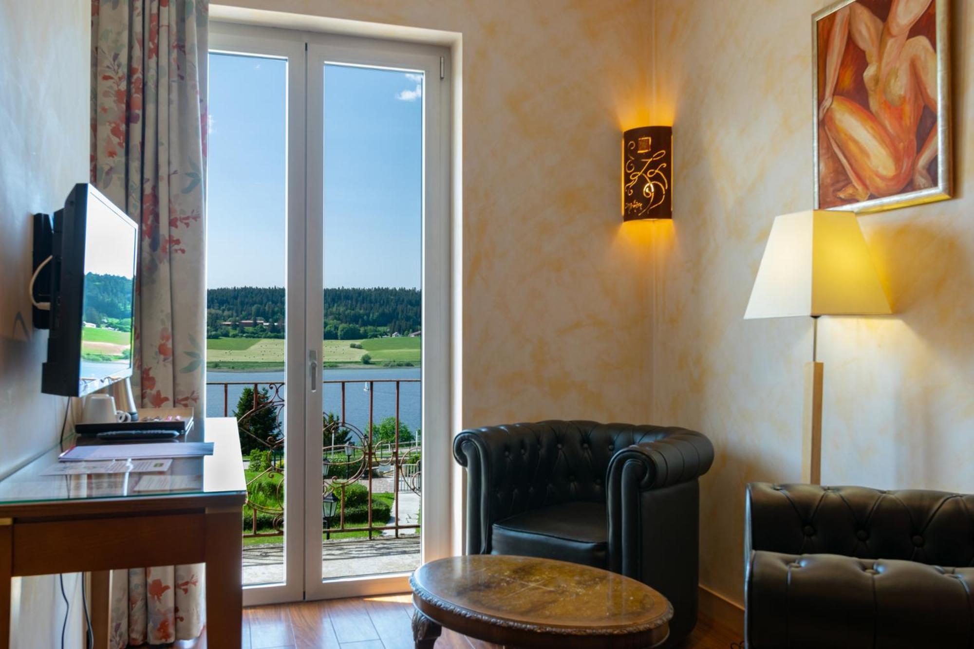 Hotel-Restaurant Le Lac Malbuisson Kültér fotó
